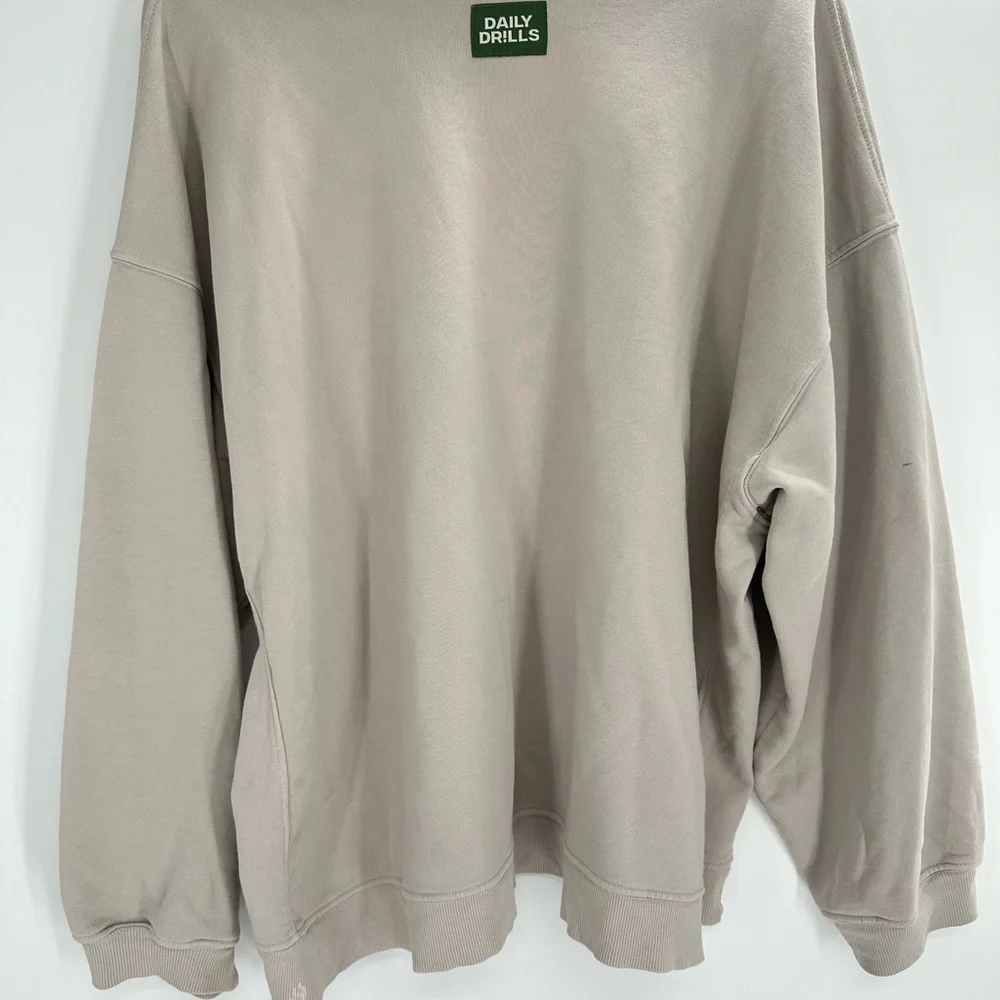 Daily Drills Spellout Crewneck Sand Sweatshirt Size M/L - Picture 3 of 7